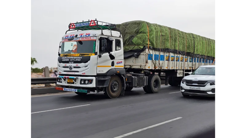 Why Traveling In Truck's No-Zone Heightens Driving Risks